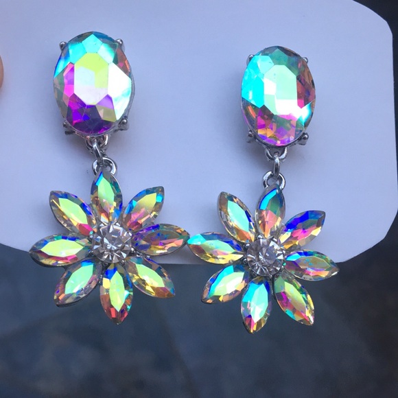 Stunning Aurora Borealis Crystal Statement Earrings - Picture 17 of 17